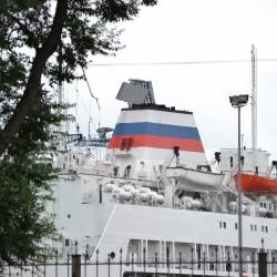 Корреспондент РИА VladNews проверил состояние флагов в приморской столице #16