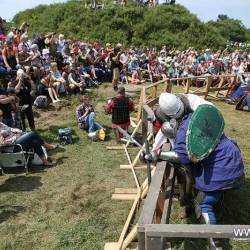 Фестиваль объединил сотни неравнодушных к рыцарским временам людей #22