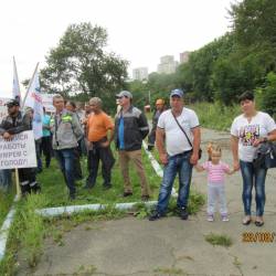 Митинг сотрудников завода прошел в приморской столице #12