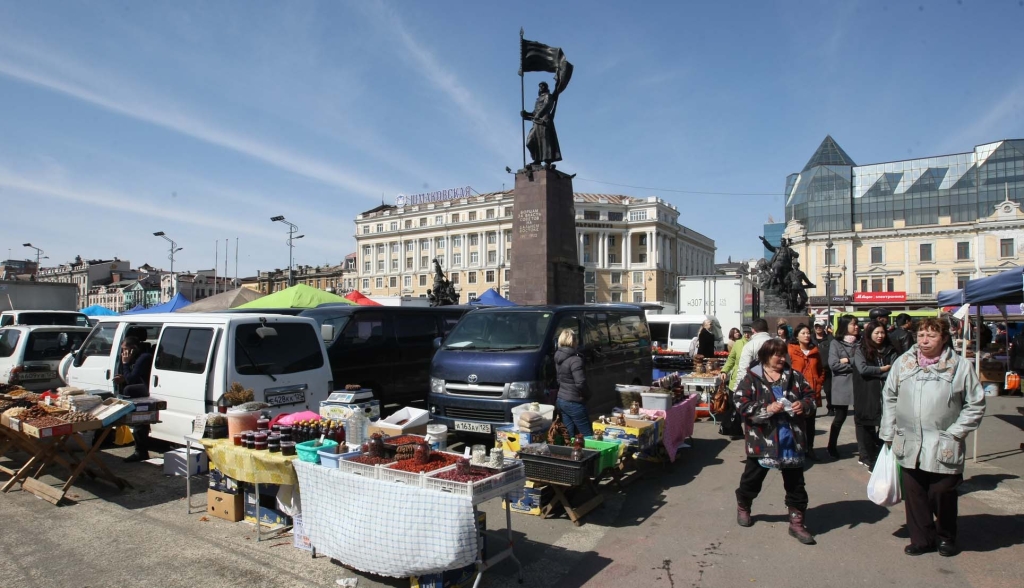 За овощами, медом  и саженцами – на центральную площадь Владивостока