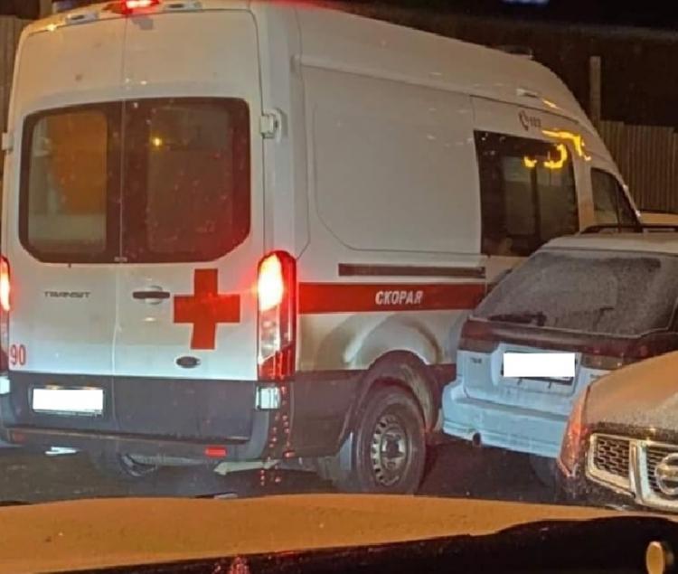 Припаркованные авто снова помешали проезду «скорой помощи» во Владивостоке