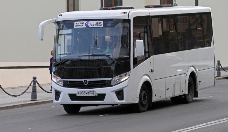 Во Владивостоке парень избил водителя автобуса и украл его телефон
