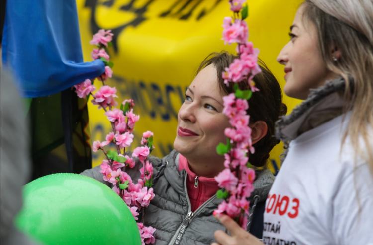 Во Владивостоке идет прием заявок на участие в Первомайском шествии