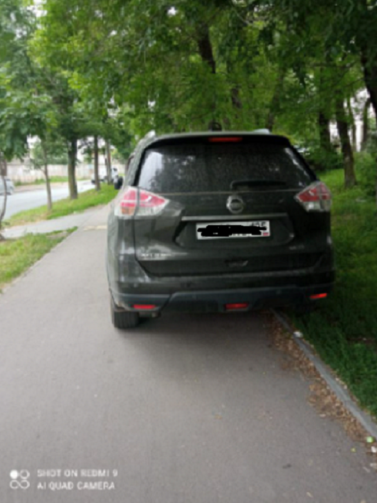 Поступок владельца элитного авто разгневал жителей Владивостока