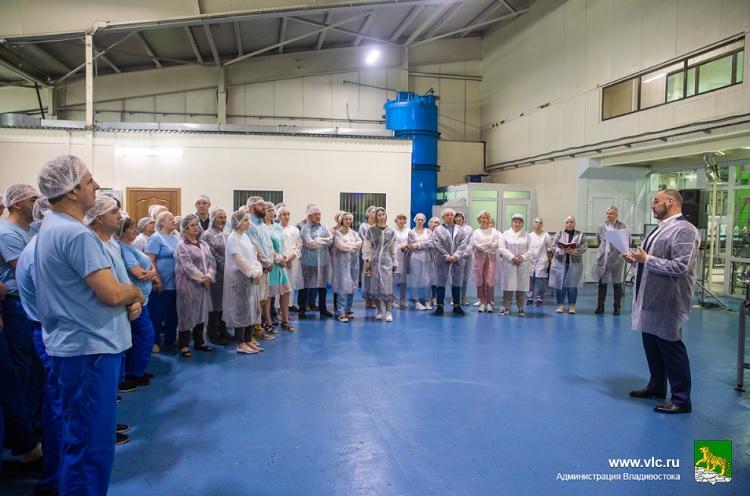 Глава Владивостока встретился с сотрудниками предприятия «Славда»