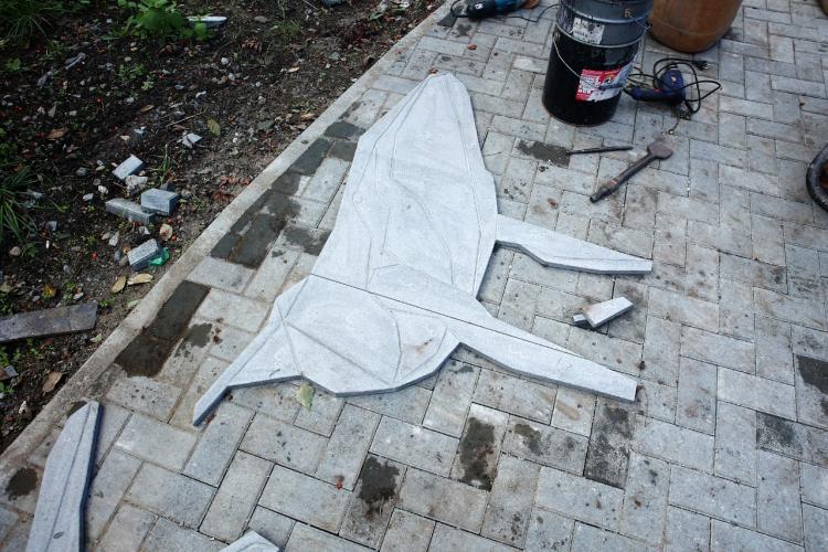 На улице Русской во Владивостоке идет реконструкция сквера «с китом»