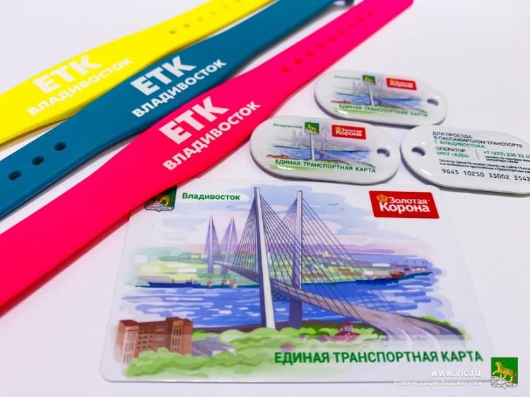 Жители и гости Владивостока предпочитают расплачиваться картами в автобусах