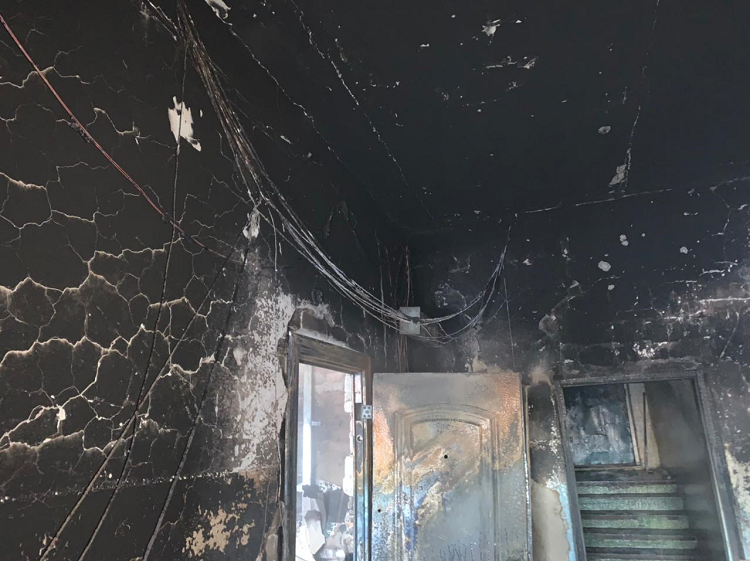 «Замыкание электропроводки»: мебельный склад загорелся в Лесозаводске