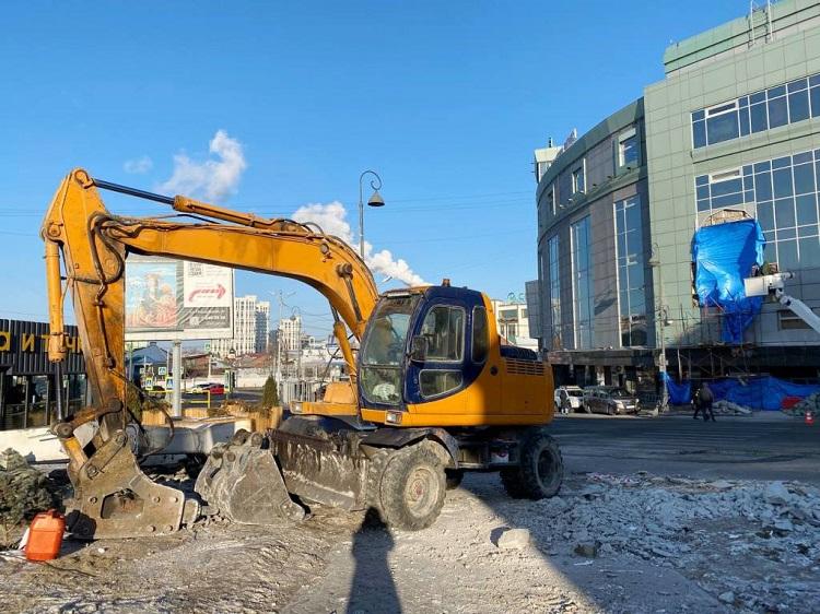 Подрядчик устранит «портал» в стене ТЦ в центре Владивостока