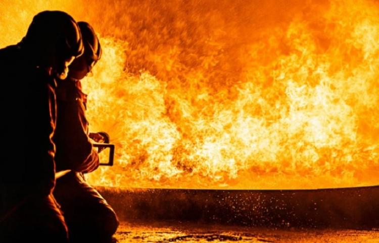 Более 60 владивостокцев эвакуировали огнеборцы из горящего дома
