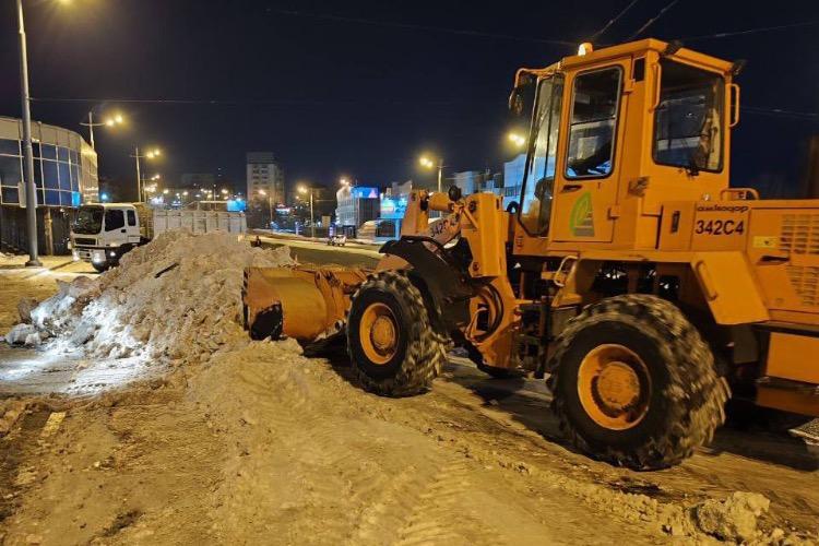 За ночь с улиц Владивостока вывезли более 3500 кубометров снега