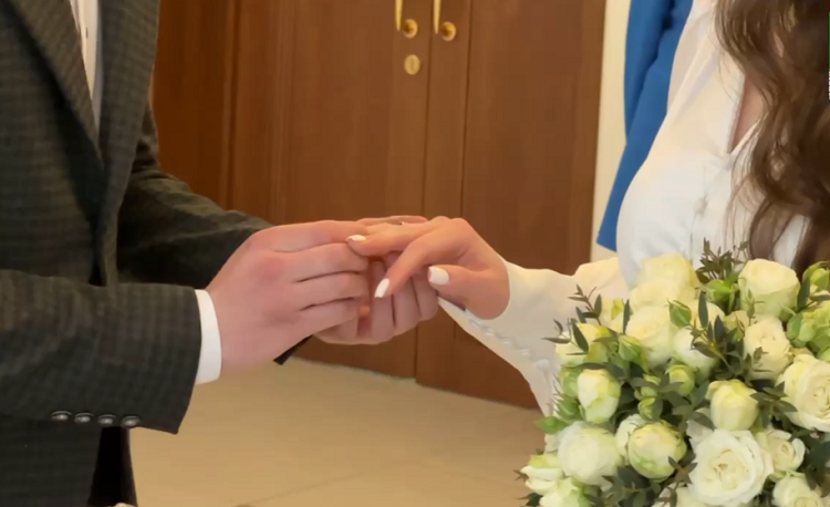 Во Владивостоке «красивую» дату бракосочетания выбрали 35 пар
