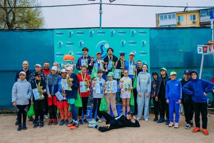 Во Владивостоке подвели итоги юношеского теннисного турнира "Кубок Славда"