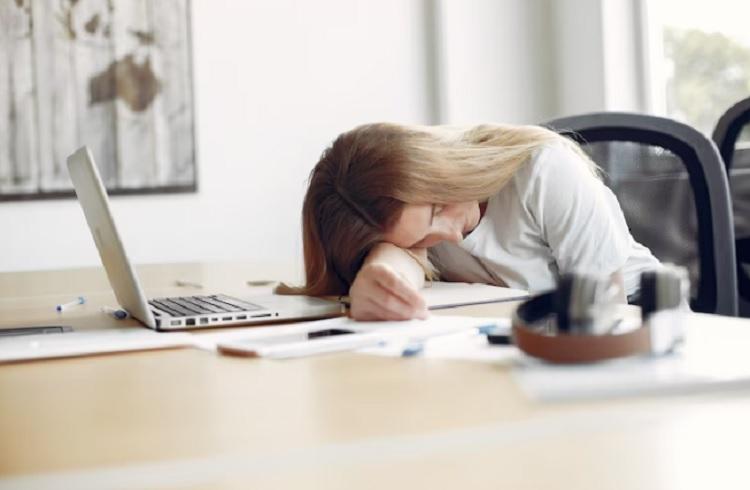 Названы симптомы индрома хронической усталости