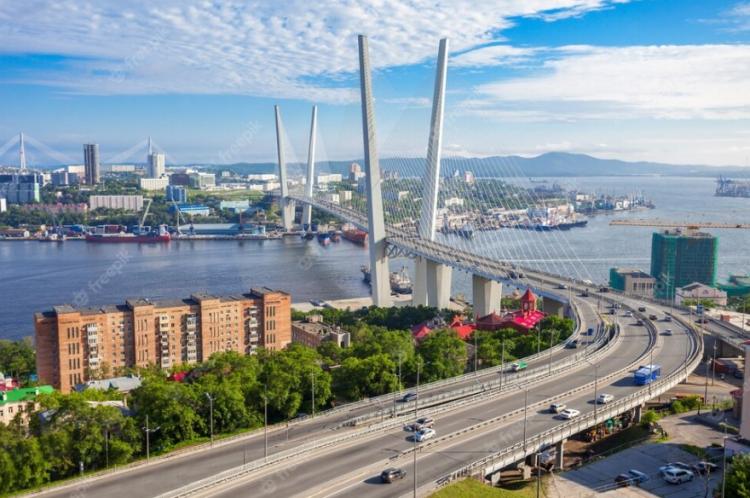 Владивосток переплюнул Сочи: куда россияне хотят поехать в командировку