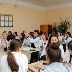 Старшекурсники Спасского филиала "Владивостокского базового медицинского колледжа" провели для первокурсников “уроки здоровья”, рассказали как заменить вредные привычки на полезные. Занятия прошли в рамках проекта “Квадрат здоровья” #7