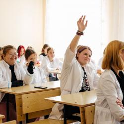 Старшекурсники Спасского филиала "Владивостокского базового медицинского колледжа" провели для первокурсников “уроки здоровья”, рассказали как заменить вредные привычки на полезные. Занятия прошли в рамках проекта “Квадрат здоровья” #13