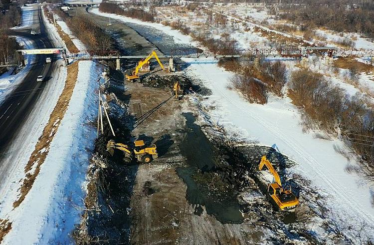 Приморские спасатели расчищают русла рек в Спасске-Дальнем
