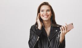 gorgeous-smiling-woman-in-earphones-listening-music_176420-17789.jpg
