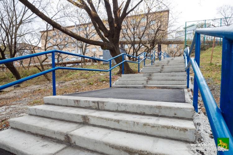 Во Владивостоке планируют отремонтировать около 50 лестниц