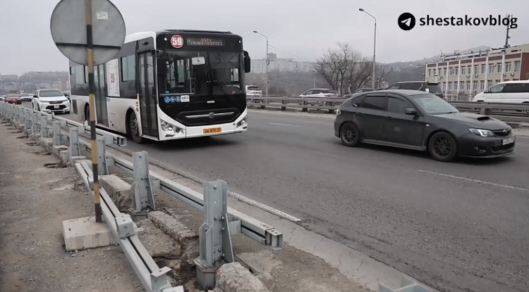Во Владивостоке за неоконченный ремонт тротуара компания заплатит 6 млн