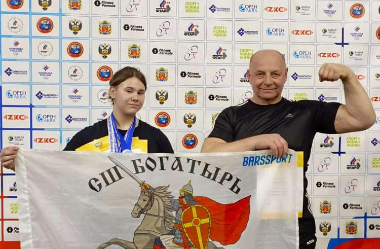 14-летняя штангистка из Владивостока выиграла три золотые медали