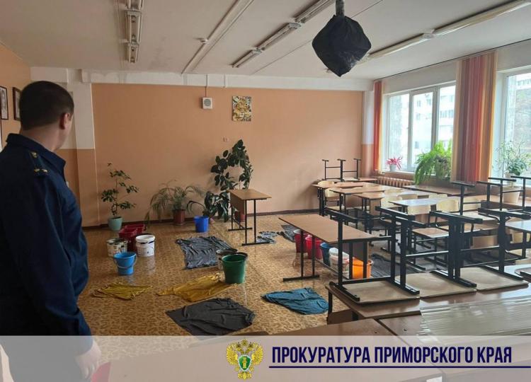 Школа Владивостока оказалась во власти дождя: подтоплены помещения