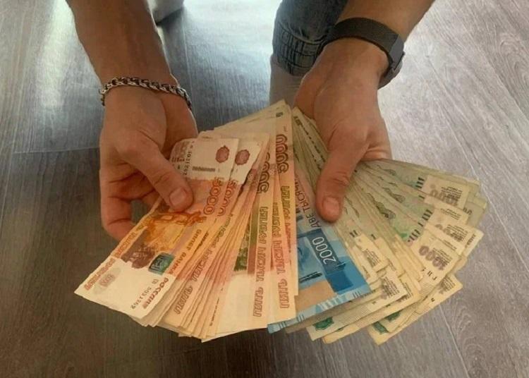 В России предложили поднять минимальные зарплаты до уровня МРОТ