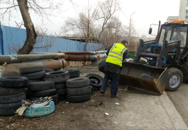 Автолюбителей Владивостока просят утилизировать старые автопокрышки