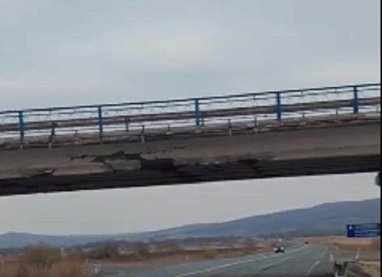 В Приморье показали обрушающийся мост