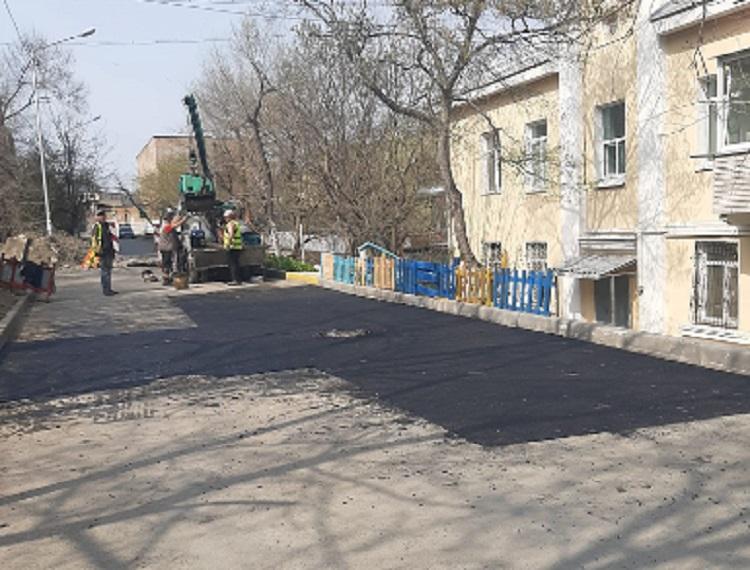 Во Владивостоке приводят в порядок дороги после ремонта