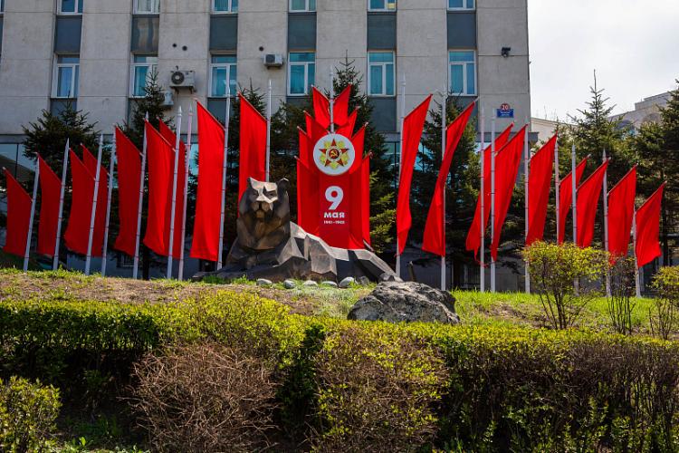Владивосток украсили ко Дню Победы