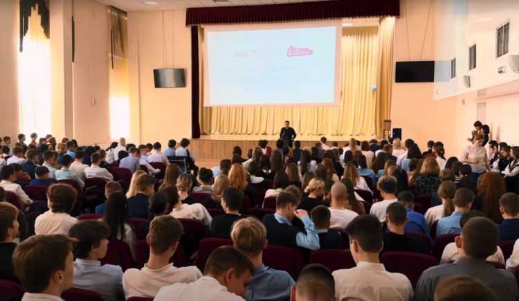 Ученики Владивостока освоили антибуллинговую программу