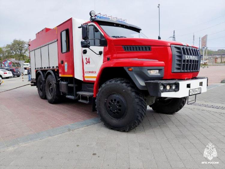 13 человек спасли пожарные в Приморье