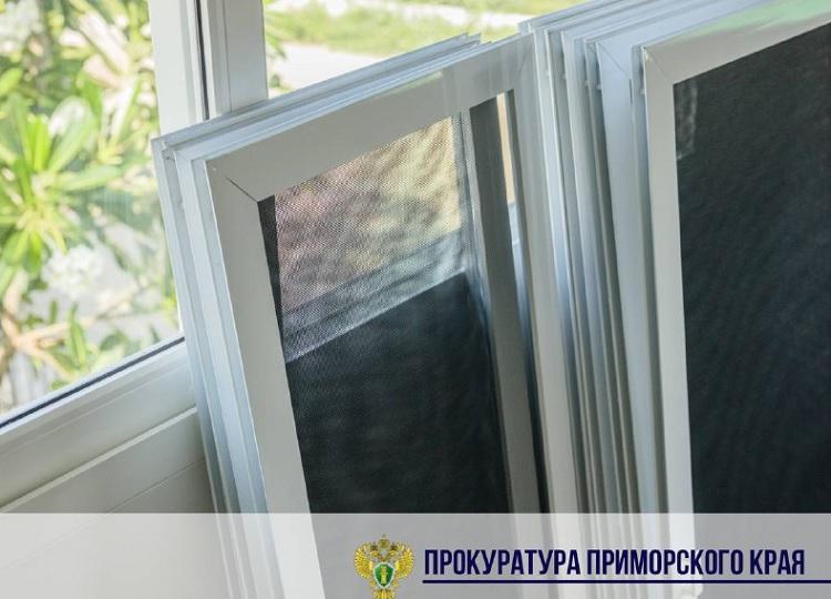 Малолетний ребенок выпал из окна в Партизанске