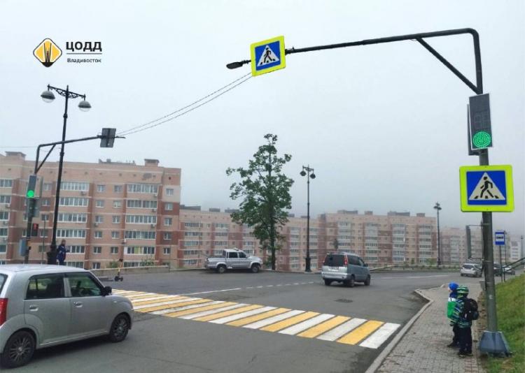 Светофор установили на улице Анны Щетининой во Владивостоке