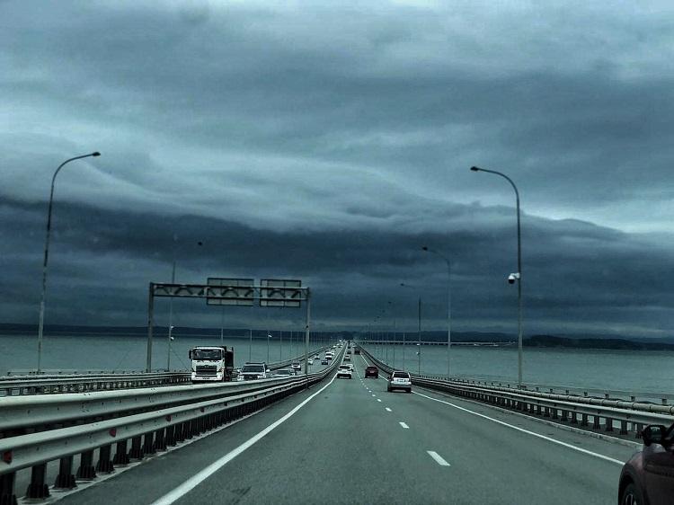Движение автотранспорта по низководному мосту ограничат во Владивостоке