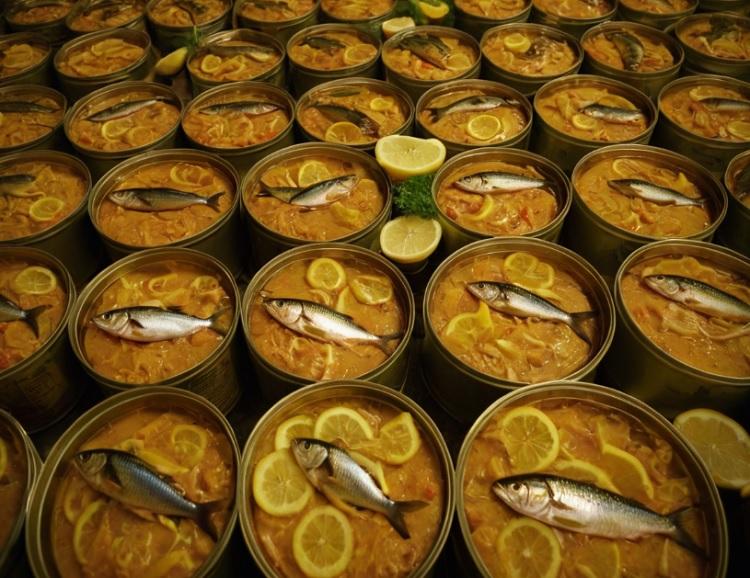 Рыбные консервы из Таиланда поступили в Приморье с нарушением