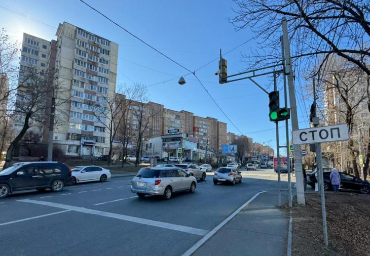 Работу светофоров перенастроили на перекрестке во Владивостоке