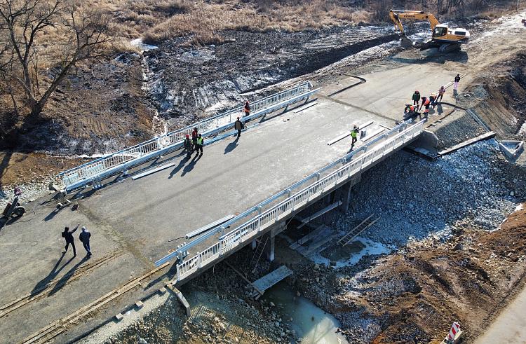 Три моста ремонтируют в Анучинском округе Приморья
