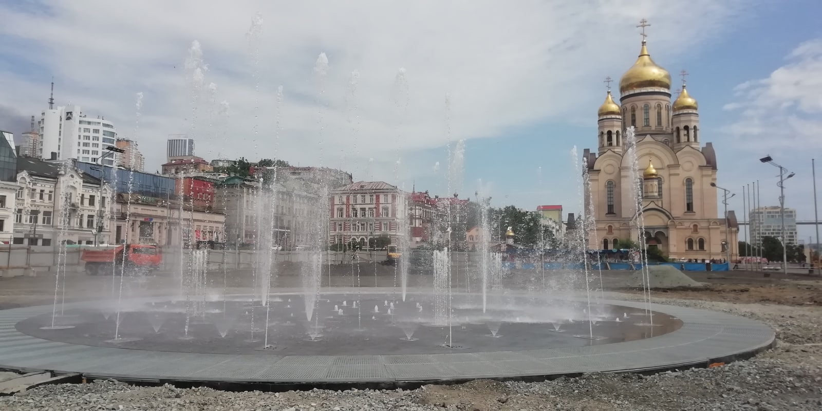 Владивосток храм на центральной площади