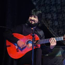 Специально для постановки в наш город приехали гитарист Хуан Гомес Чикуэло #4