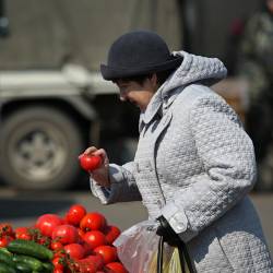 Приобрести продовольственные товары здесь можно с 9 до 18 часов #15