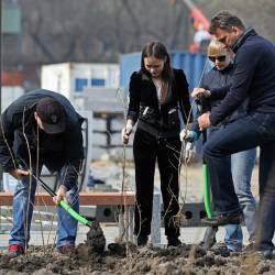 Предприниматели города навели порядок на торговых площадях и обновили витрины #25