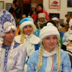 Во Владивостоке прошёл «Народный слёт Дедов Морозов и Снегурочек» #15