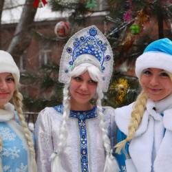 Во Владивостоке прошёл «Народный слёт Дедов Морозов и Снегурочек» #18