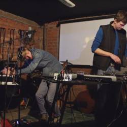 Владивостокские электронщики отыграли концерт в "виниловом подвальчике" #7