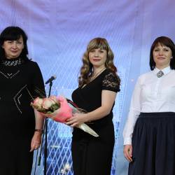 Победителям в торжественной обстановке, с теплыми словами была вручена денежная премия в размере 100 000 рублей #13