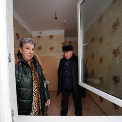 Глава Владивостока Игорь Пушкарёв поздравил новоселов, переехавших из аварийного жилья в новые дома на ул. Порт-Артурской #6