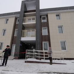 Глава Владивостока Игорь Пушкарёв поздравил новоселов, переехавших из аварийного жилья в новые дома на ул. Порт-Артурской #15
